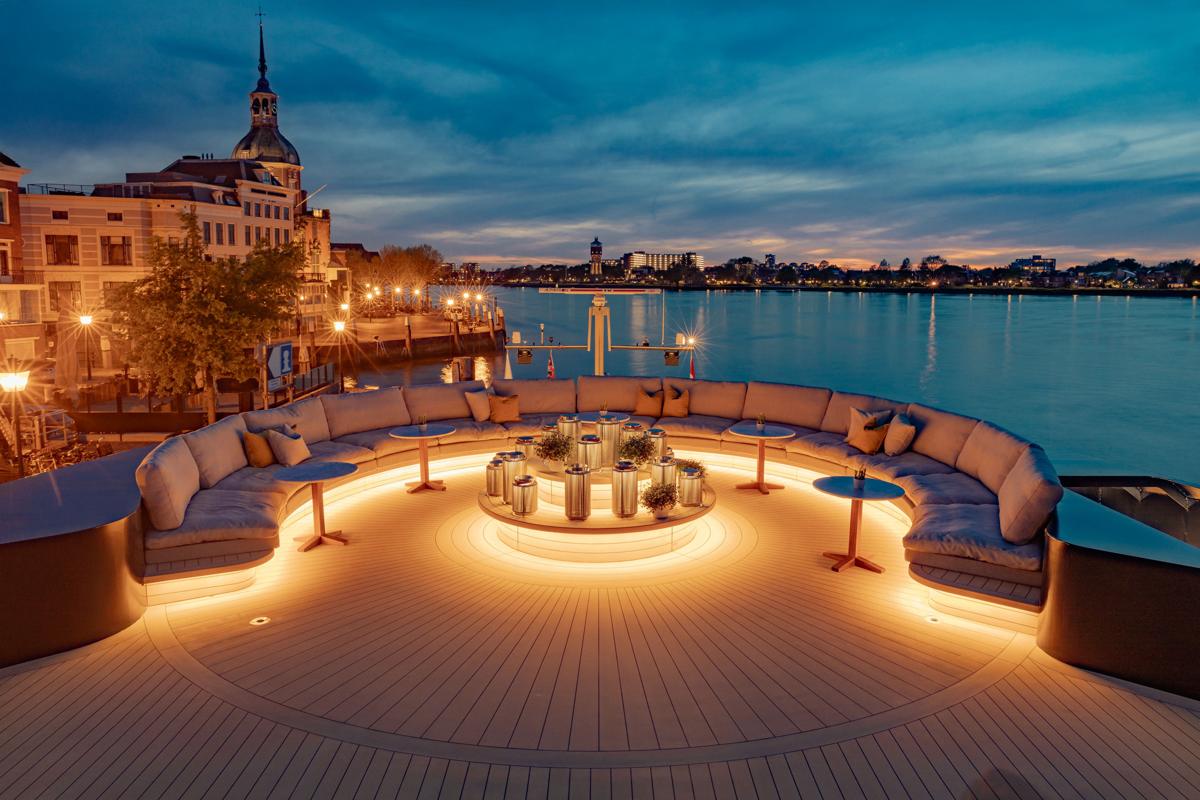 APT Solara - Daystar Deck